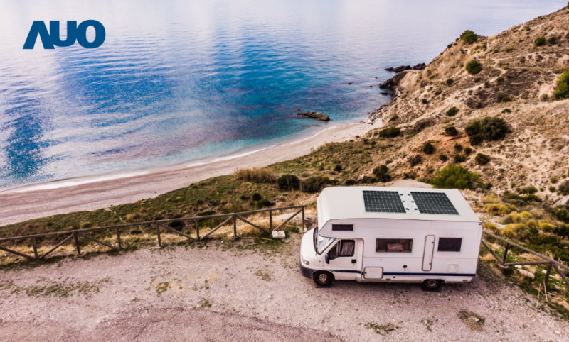 「可撓輕量化太陽光電板SunCurva」使用輕量特殊耐候型複合板取代傳統太陽能板的玻璃前板，不僅降低70%重量，每米平方僅3Kg；具有抗衝擊性能及通過電磁相容性測試，可應用於交通運輸工具，如露營車、遊艇等